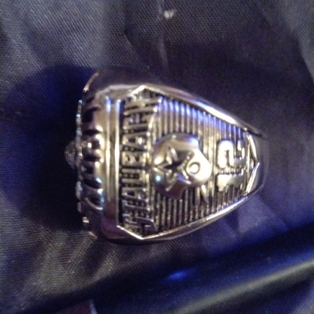 Dallas Cowboys Superbowl Ring - Picture 2 of 4